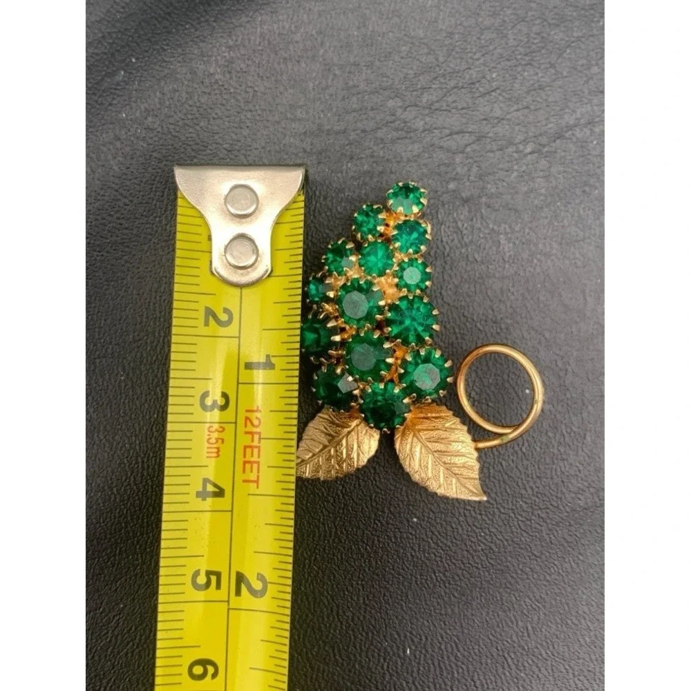 Vintage Gold Tone‎ And Emerald Green Rhinestone Leaf Brooch